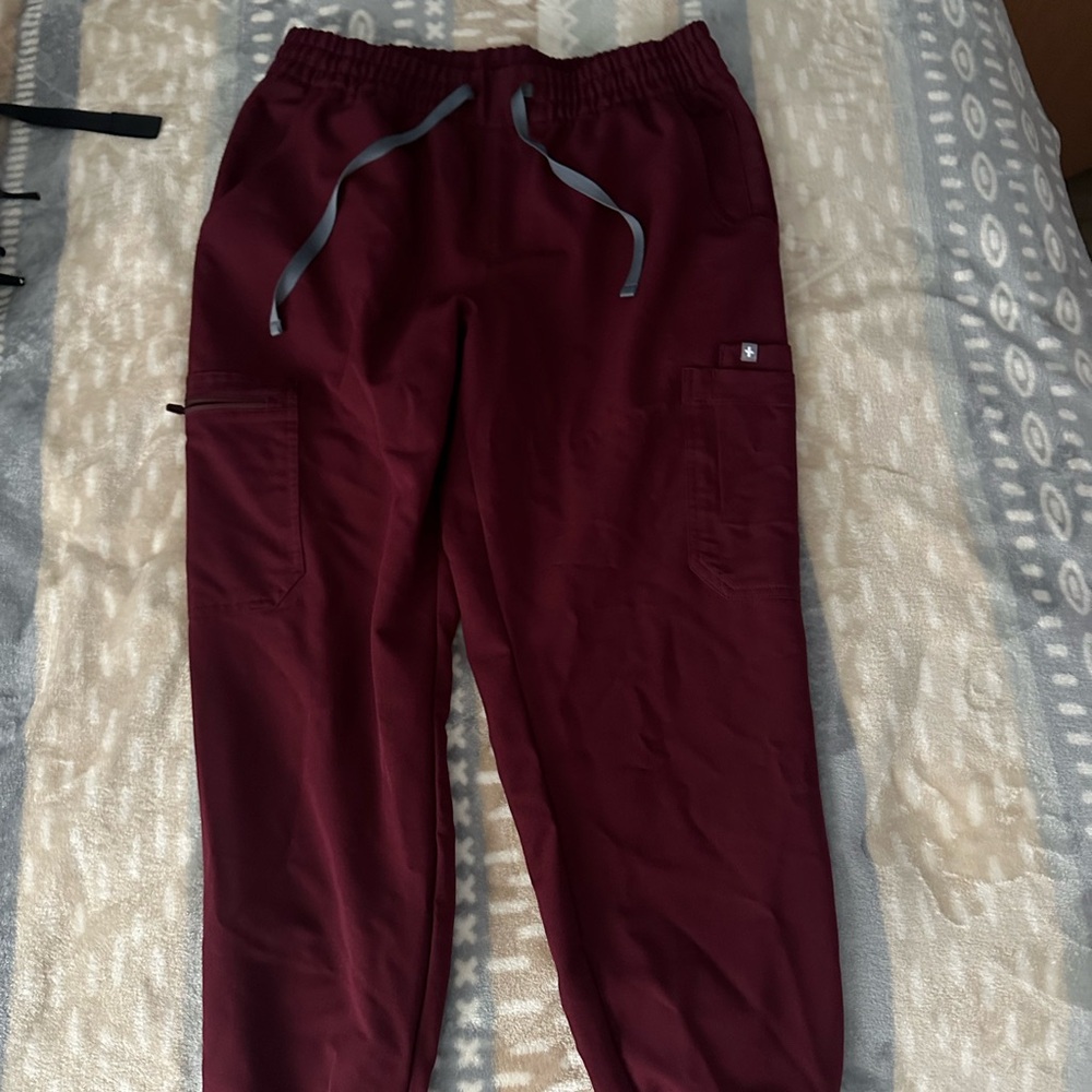 FIGS burgundy uman relaxed jogger scrub pant